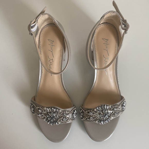 Betsey Johnson Mel Bejeweled Ankle Strap Block Heel Sandals in Silver Size 6 NEW - Picture 5 of 14
